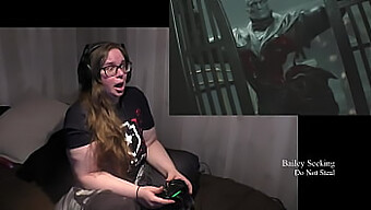 Tatuerad Brunett Strippar För Resident Evil 2-Spel