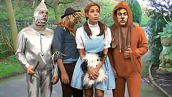 ¡el Culo Apretado De Dorothy Es Estirado Por La Malvada Bruja!