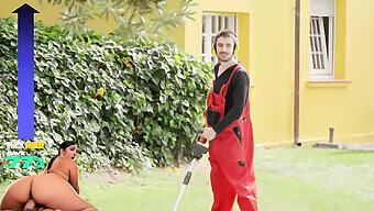 Sara Retali Och Sara Diamante Förför Jordi Med Sina Fängslande Kurvor Och Leder Till En Het Trekant