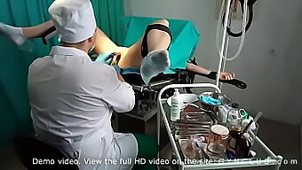 Medische Fetisjfilm Met Intense Gyno Stoel Actie