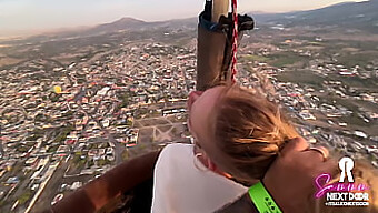 Intens Morgenelskov Ved Pyramiden I En Varmluftsballon I Mexico